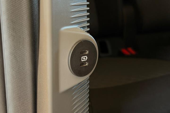 Grå VW e-Caravelle fra 2026