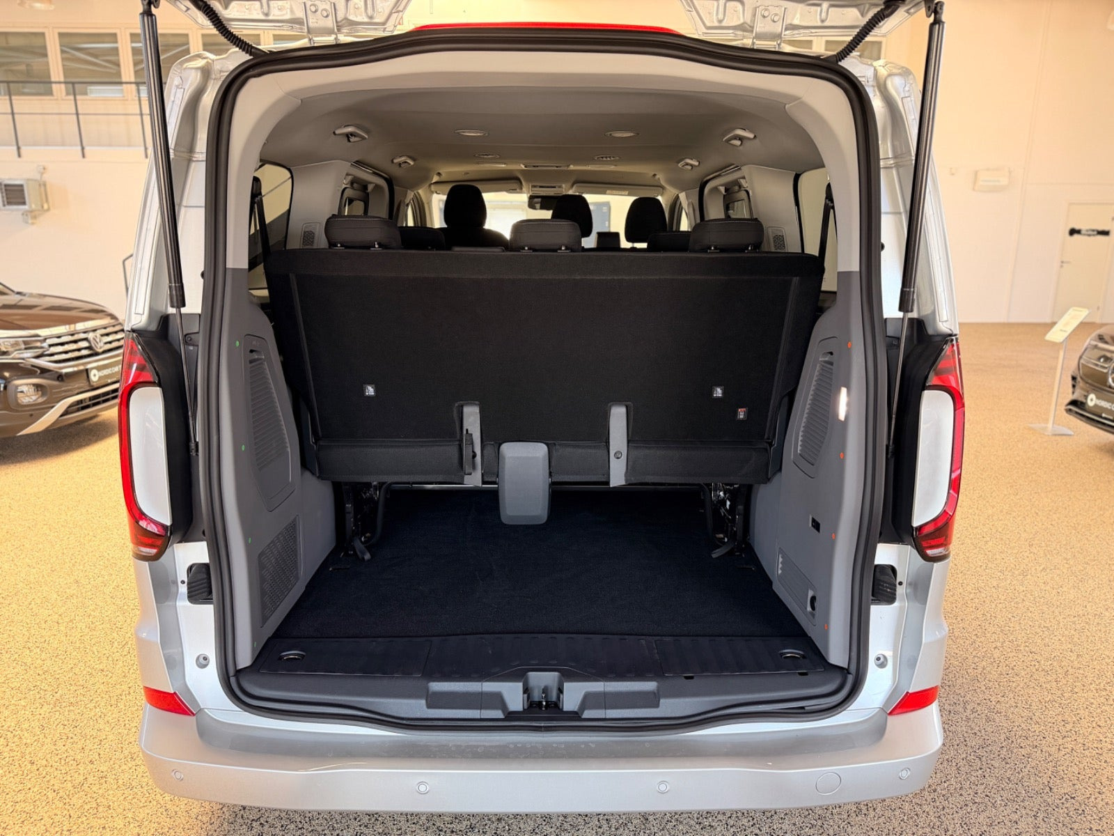 Grå VW e-Caravelle fra 2026