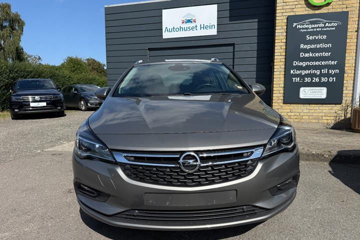 Grå Opel Astra fra 2017