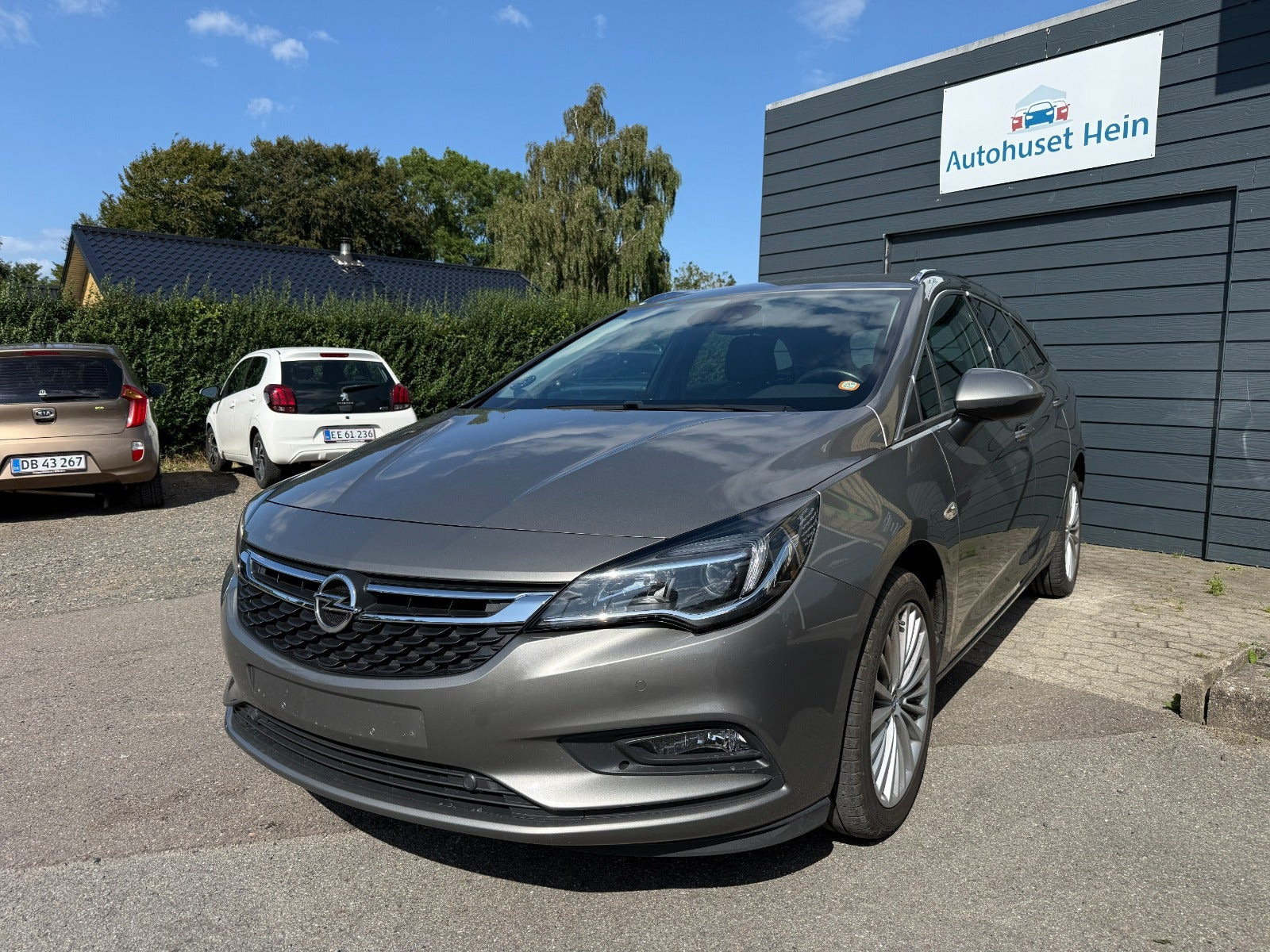 Grå Opel Astra fra 2017