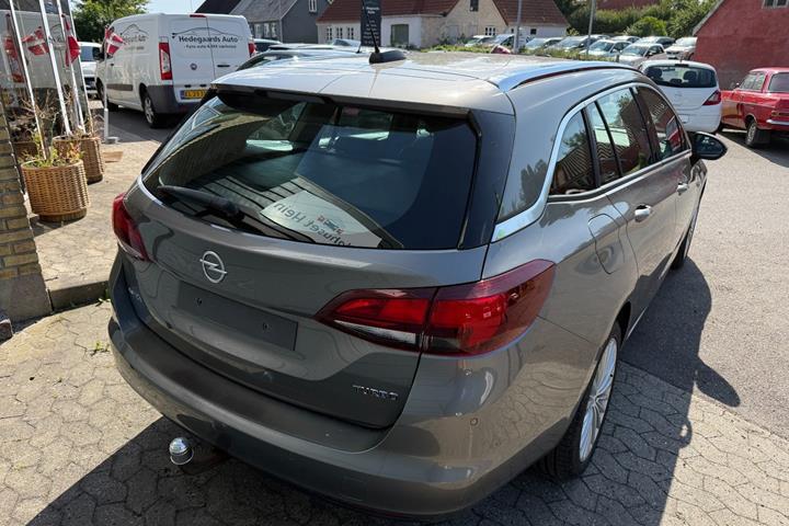 Grå Opel Astra fra 2017