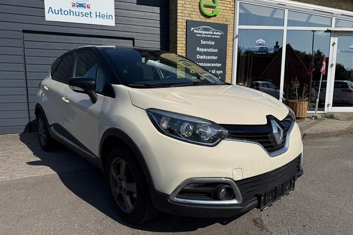 Beige Renault Captur fra 2016 set udefra