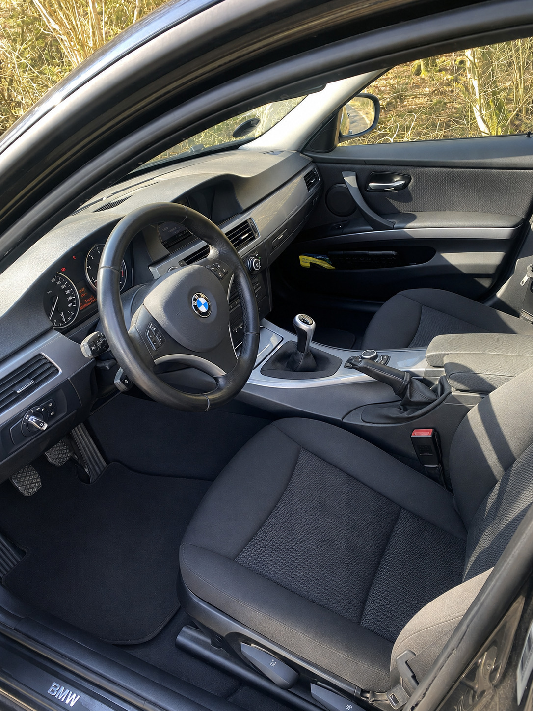 Sort BMW 320i fra 2009