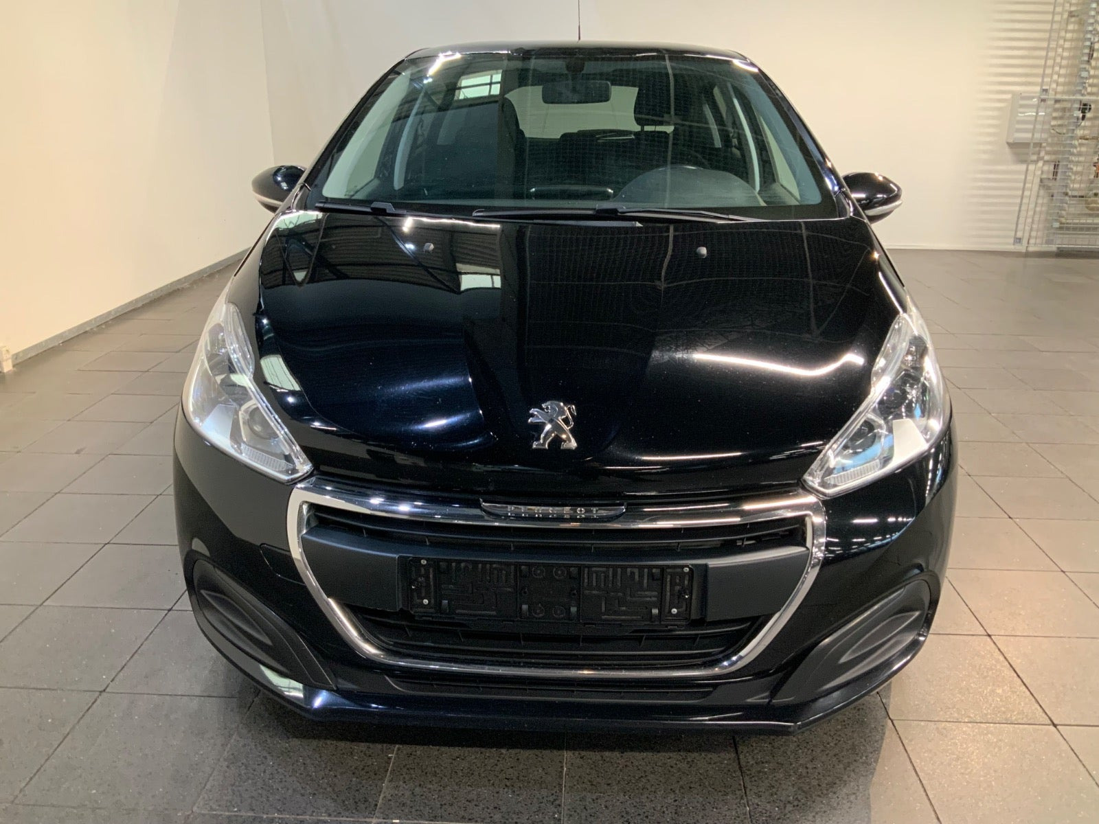 Sort Peugeot 208 fra 2018