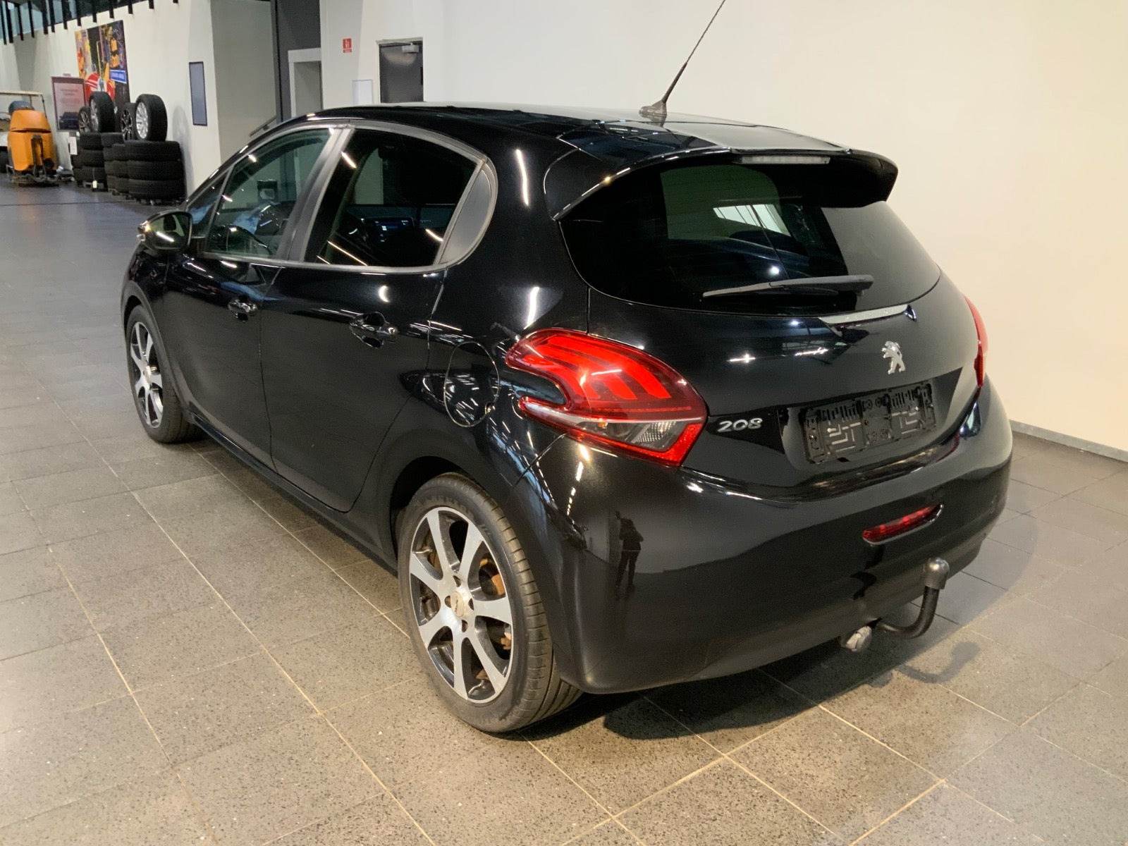 Sort Peugeot 208 fra 2018