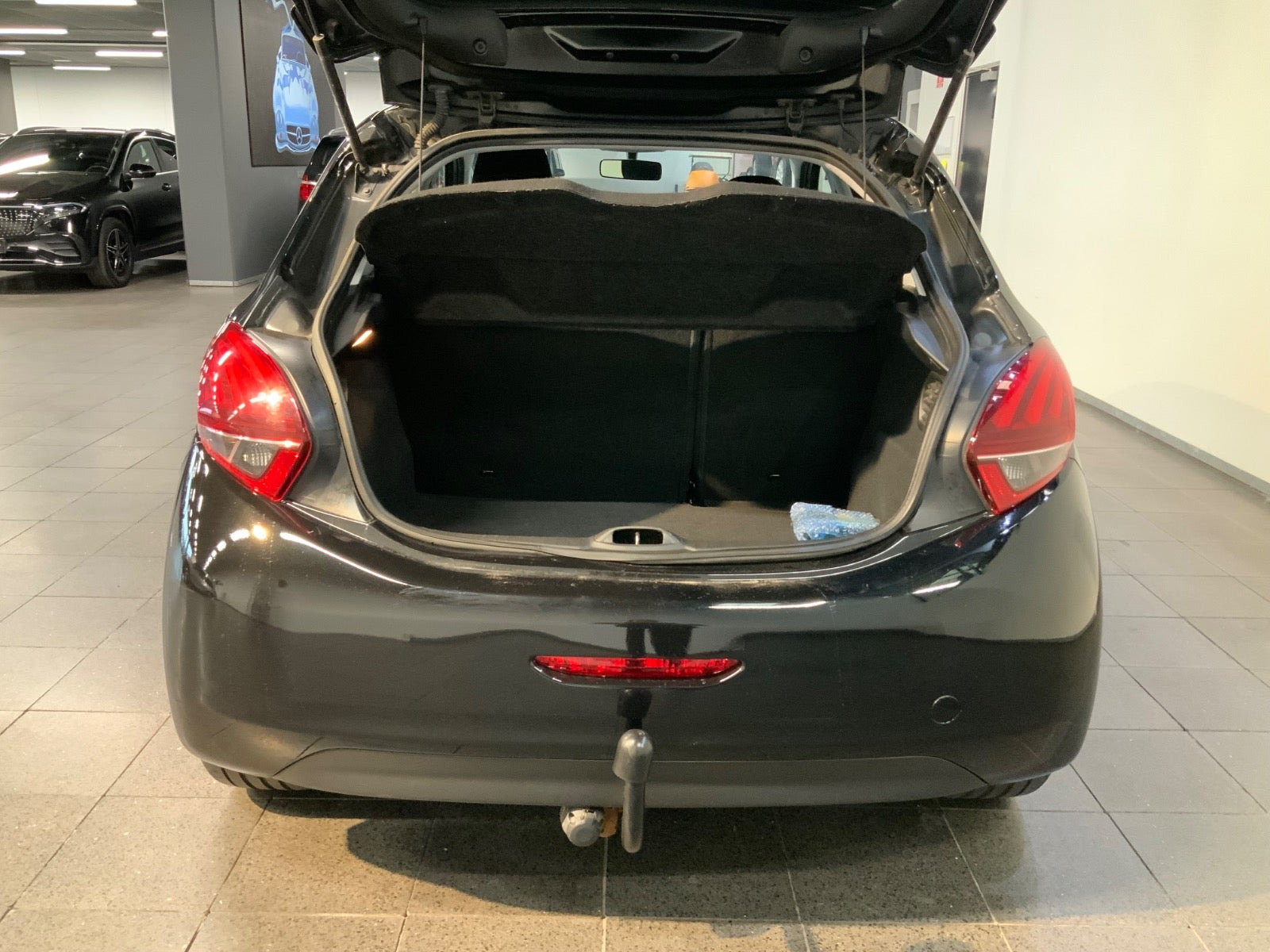Sort Peugeot 208 fra 2018