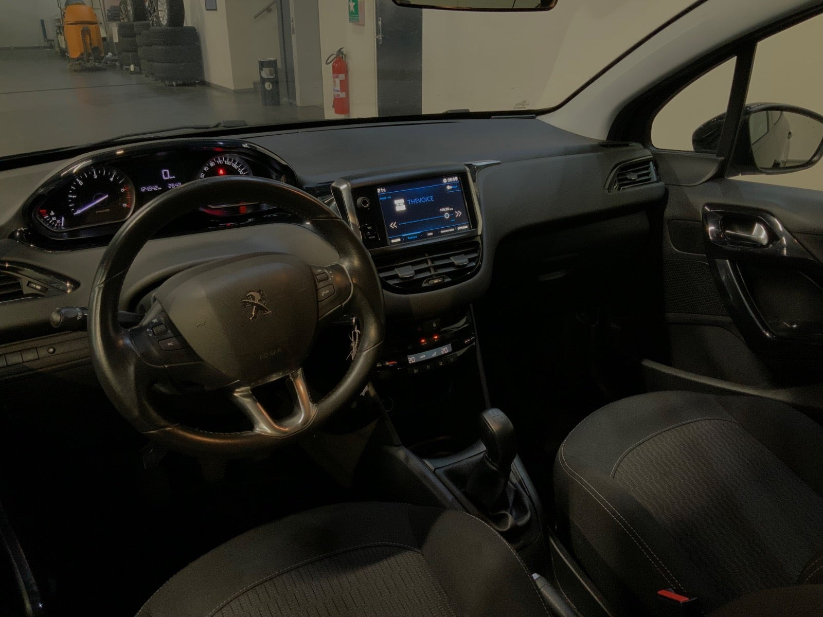 Sort Peugeot 208 fra 2018