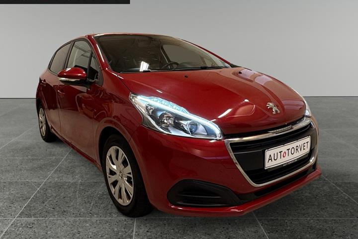 Rød Peugeot 208 fra 2017