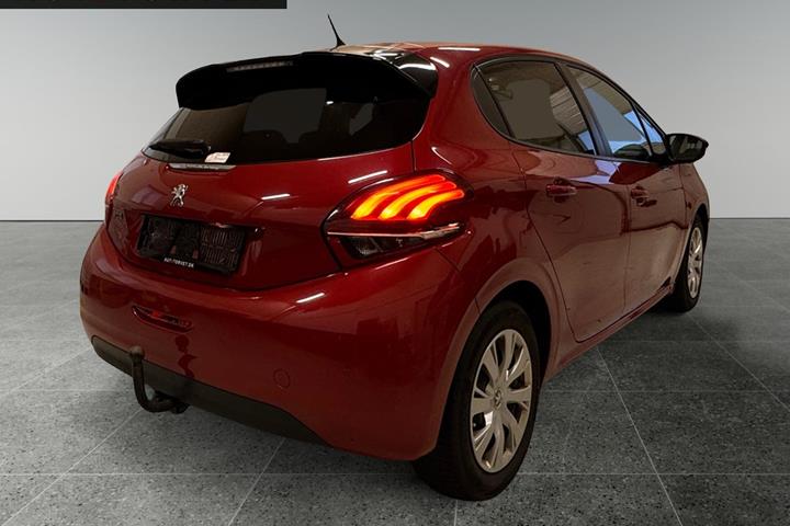 Rød Peugeot 208 fra 2017