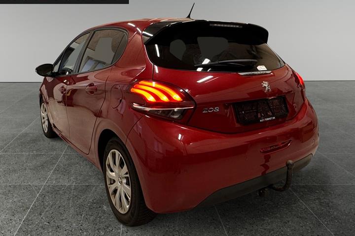 Rød Peugeot 208 fra 2017