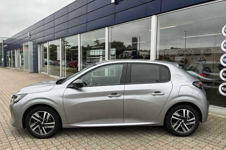 Grå Peugeot 208 fra 2023