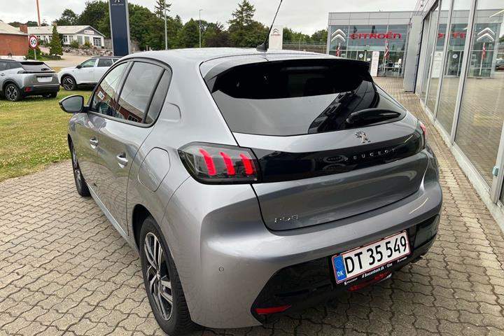 Grå Peugeot 208 fra 2023