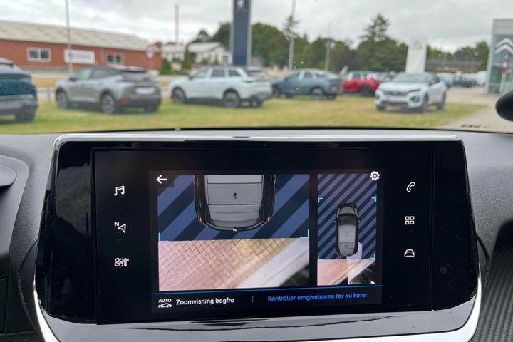 Grå Peugeot 208 fra 2023