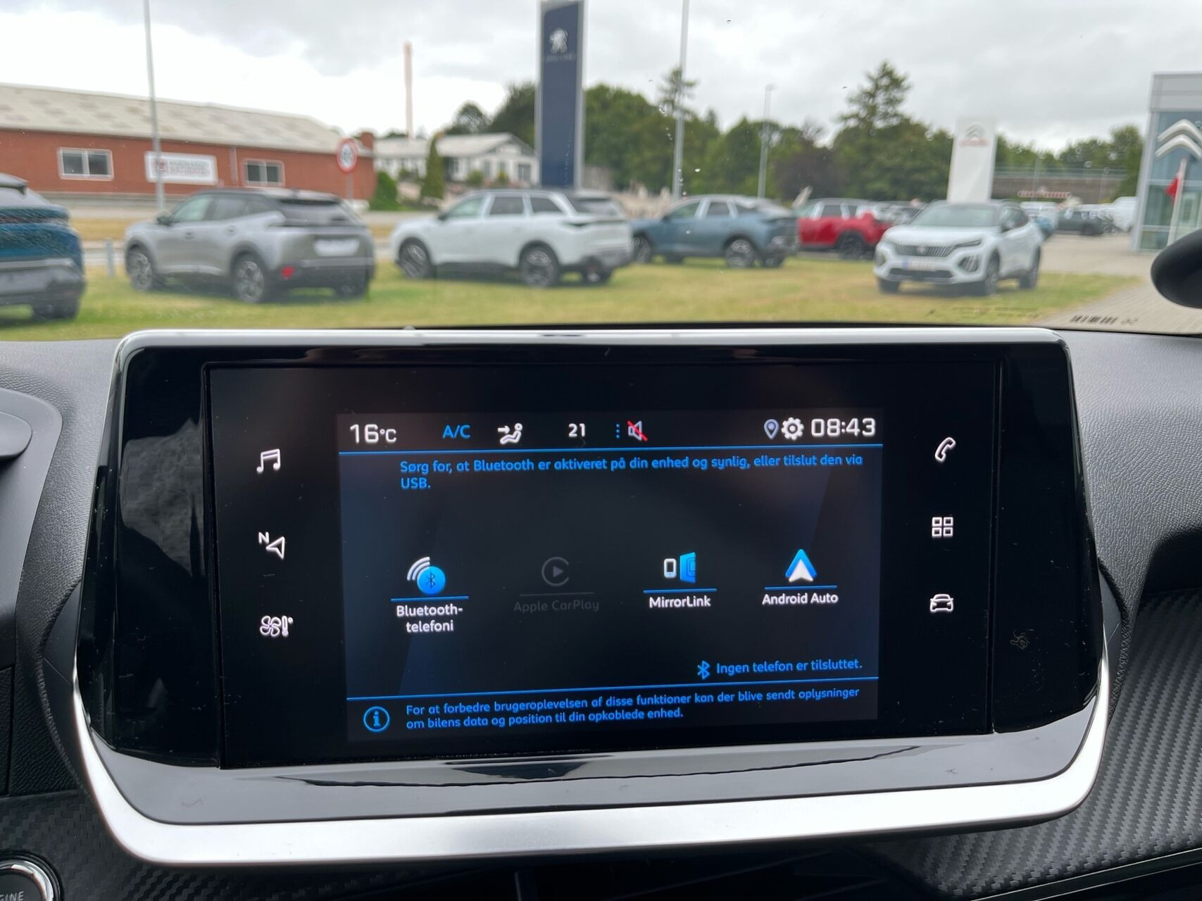 Grå Peugeot 208 fra 2023