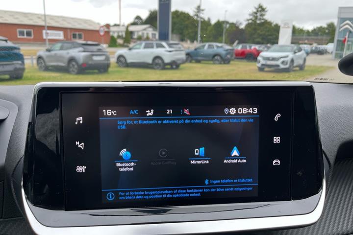 Grå Peugeot 208 fra 2023