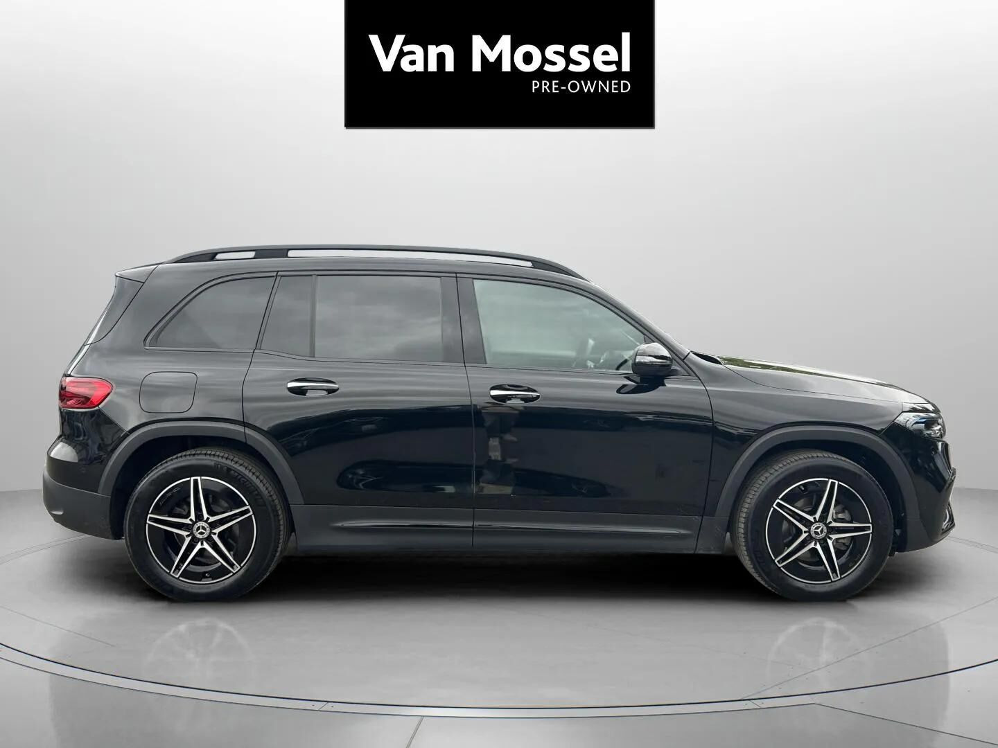 Sort Mercedes EQB 250+ fra 2025