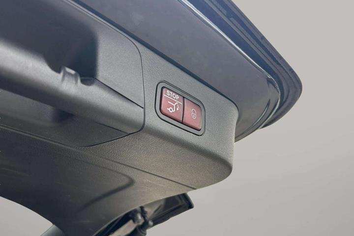 Sort Mercedes EQB 250+ fra 2025