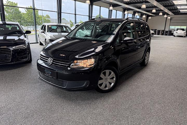 undefined VW Touran fra 2014 set udefra