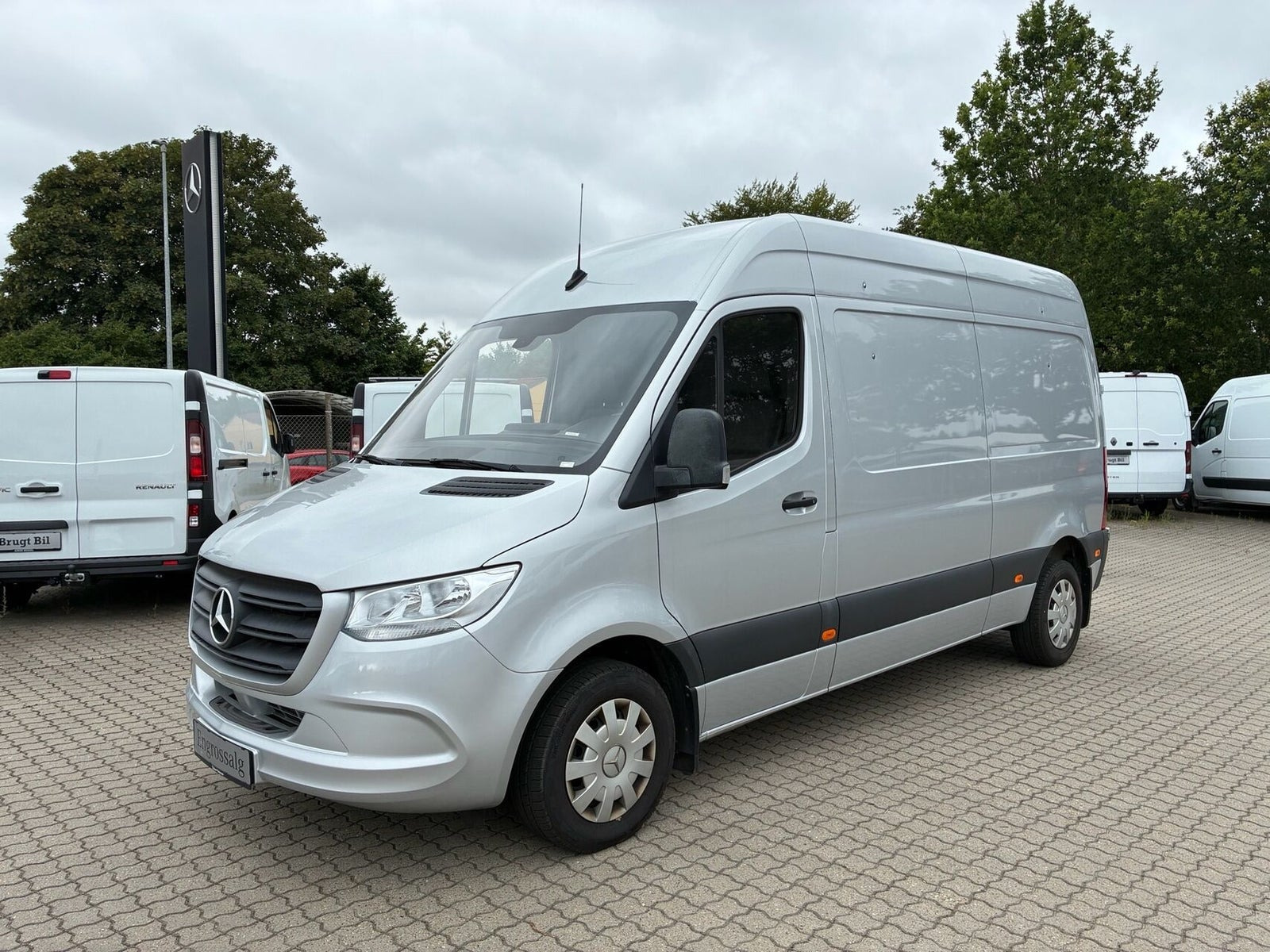 Sølv Mercedes Sprinter 214 fra 2021