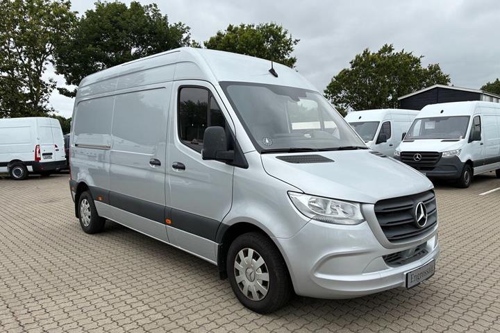 Sølv Mercedes Sprinter 214 fra 2021