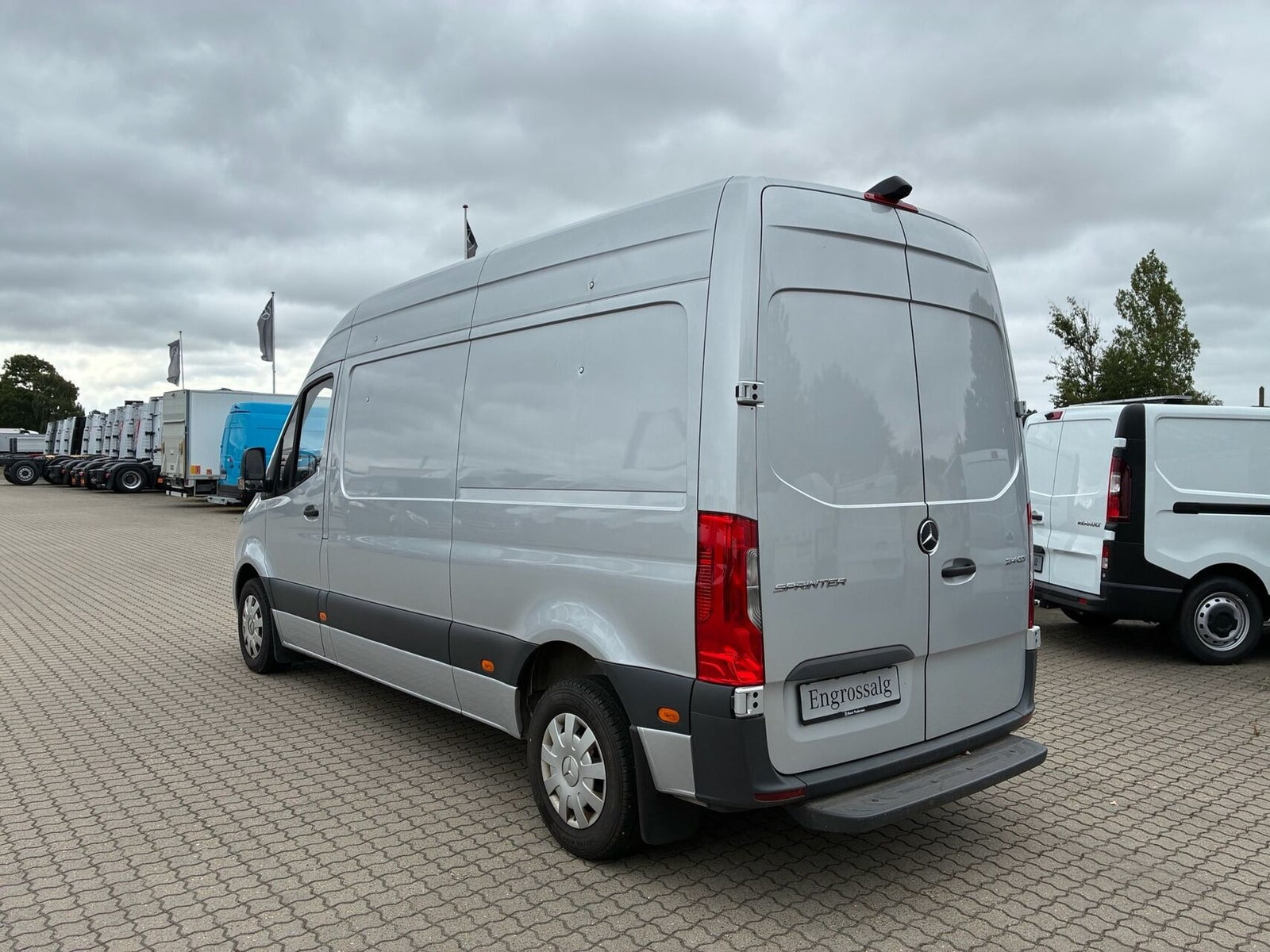 Sølv Mercedes Sprinter 214 fra 2021