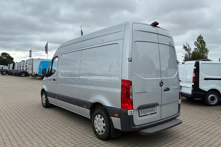 Sølv Mercedes Sprinter 214 fra 2021