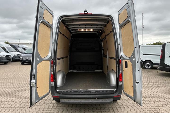 Sølv Mercedes Sprinter 214 fra 2021