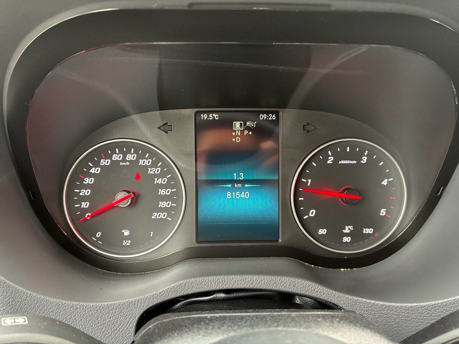Sølv Mercedes Sprinter 214 fra 2021