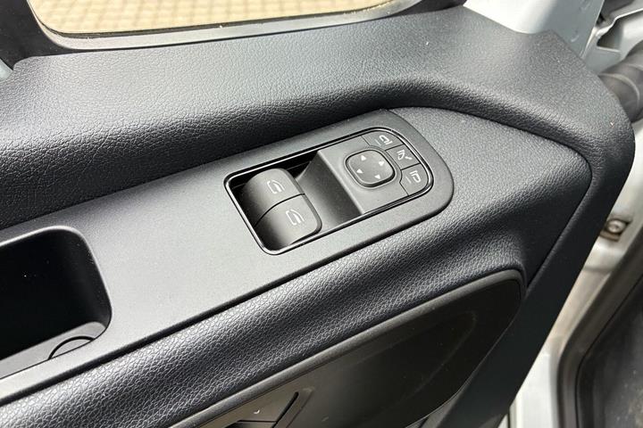 Sølv Mercedes Sprinter 214 fra 2021