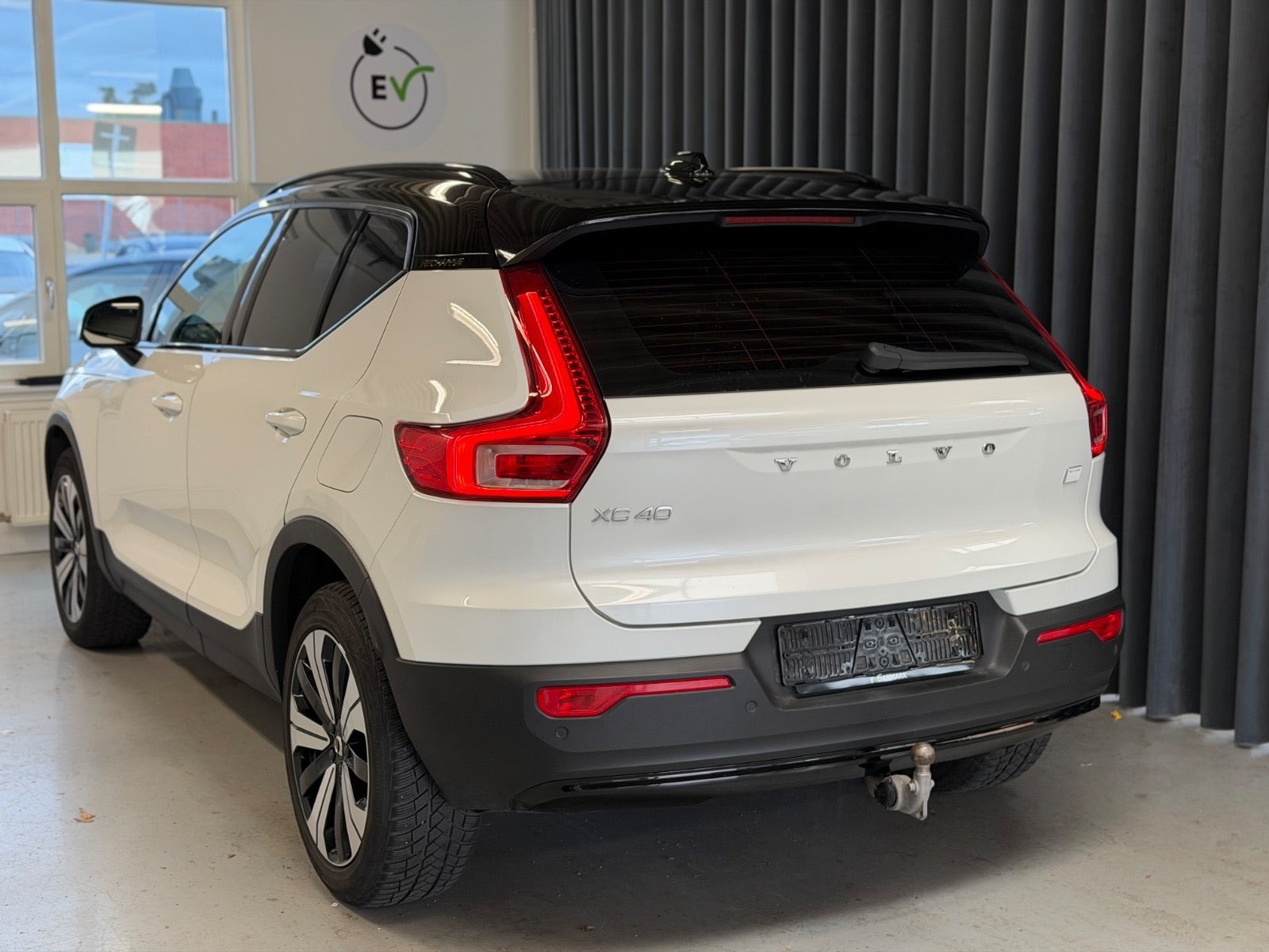 Hvid Volvo XC40 fra 2023