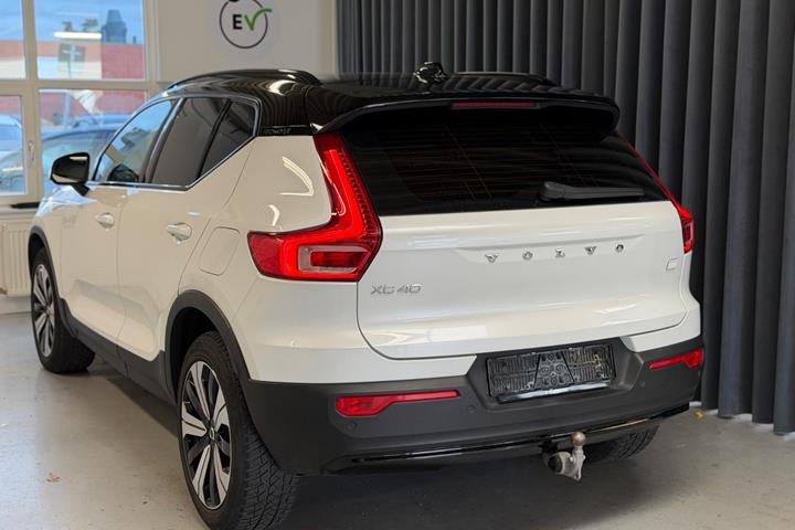 Hvid Volvo XC40 fra 2023