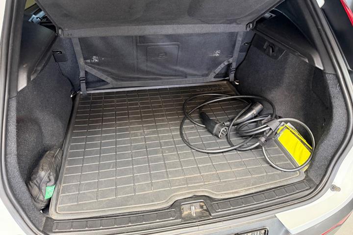 Hvid Volvo XC40 fra 2023