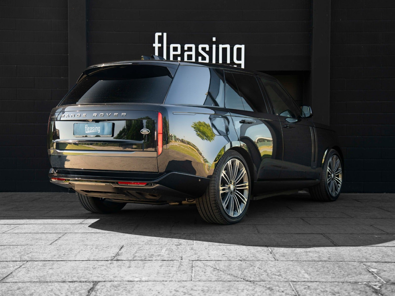 Sort Land Rover Range Rover fra 2023