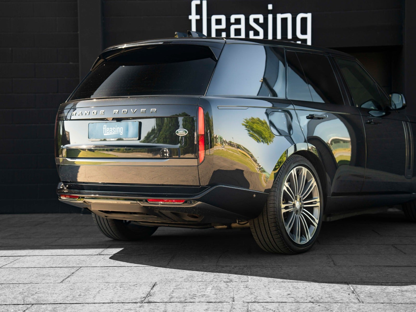 Sort Land Rover Range Rover fra 2023