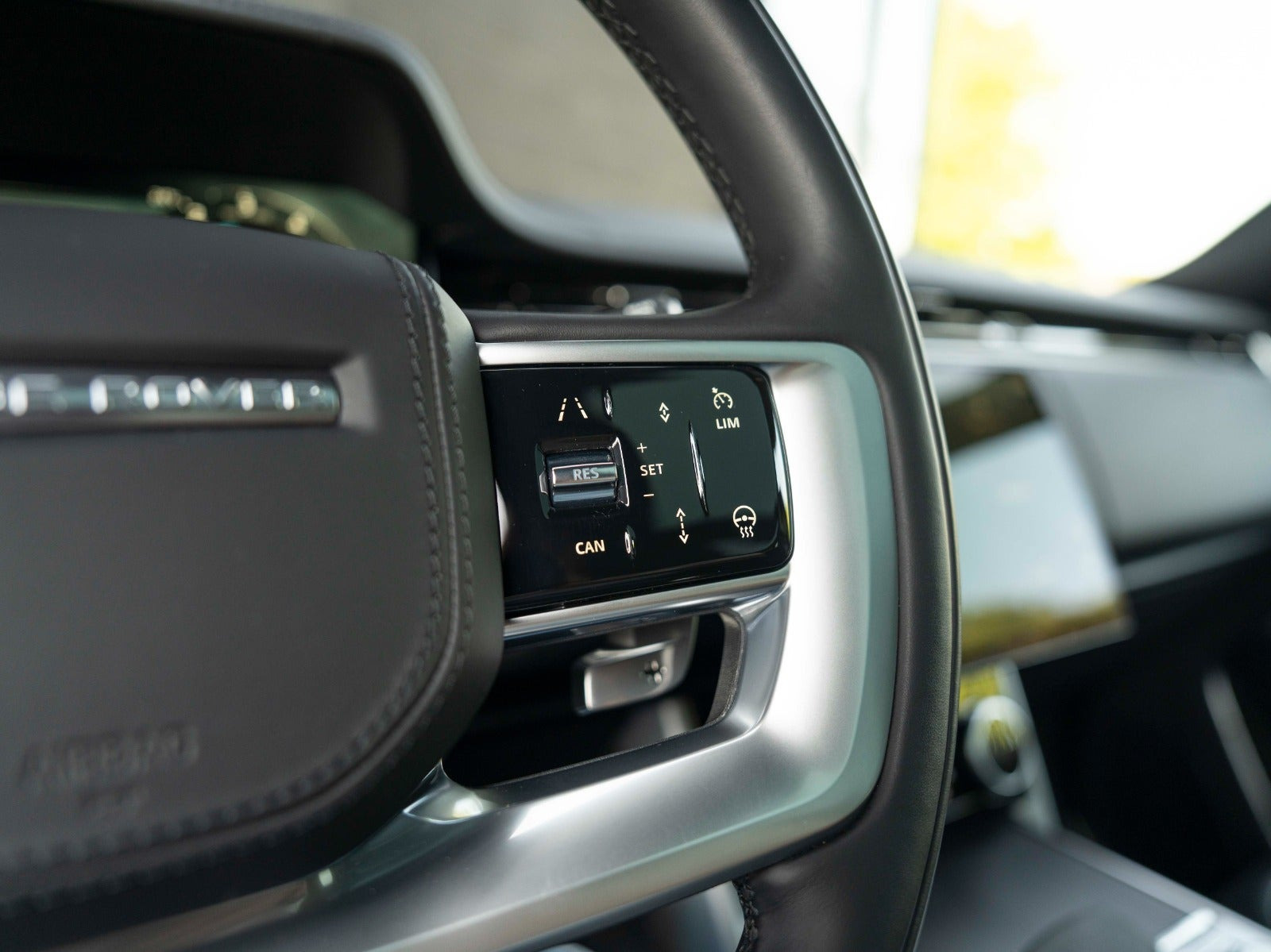 Sort Land Rover Range Rover fra 2023