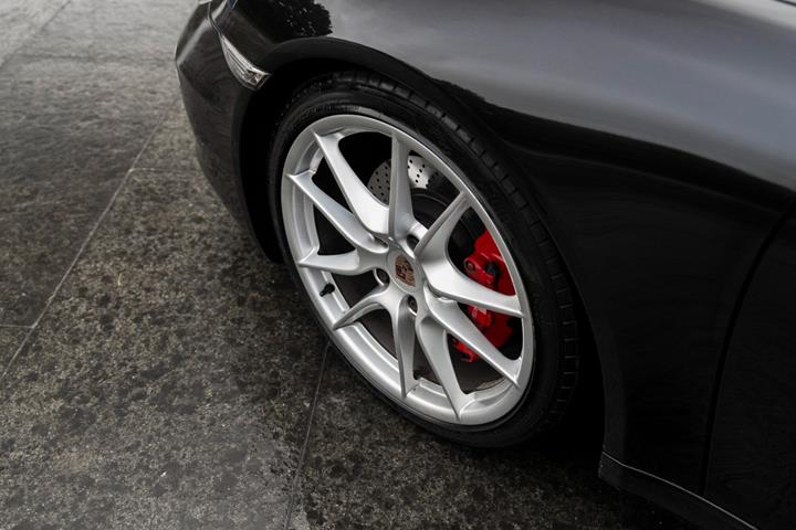 Sort Porsche 911 Carrera S fra 2013