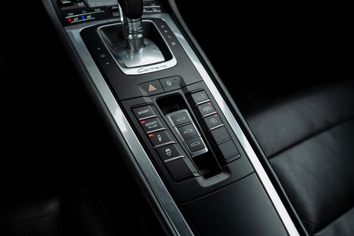 Sort Porsche 911 Carrera S fra 2013