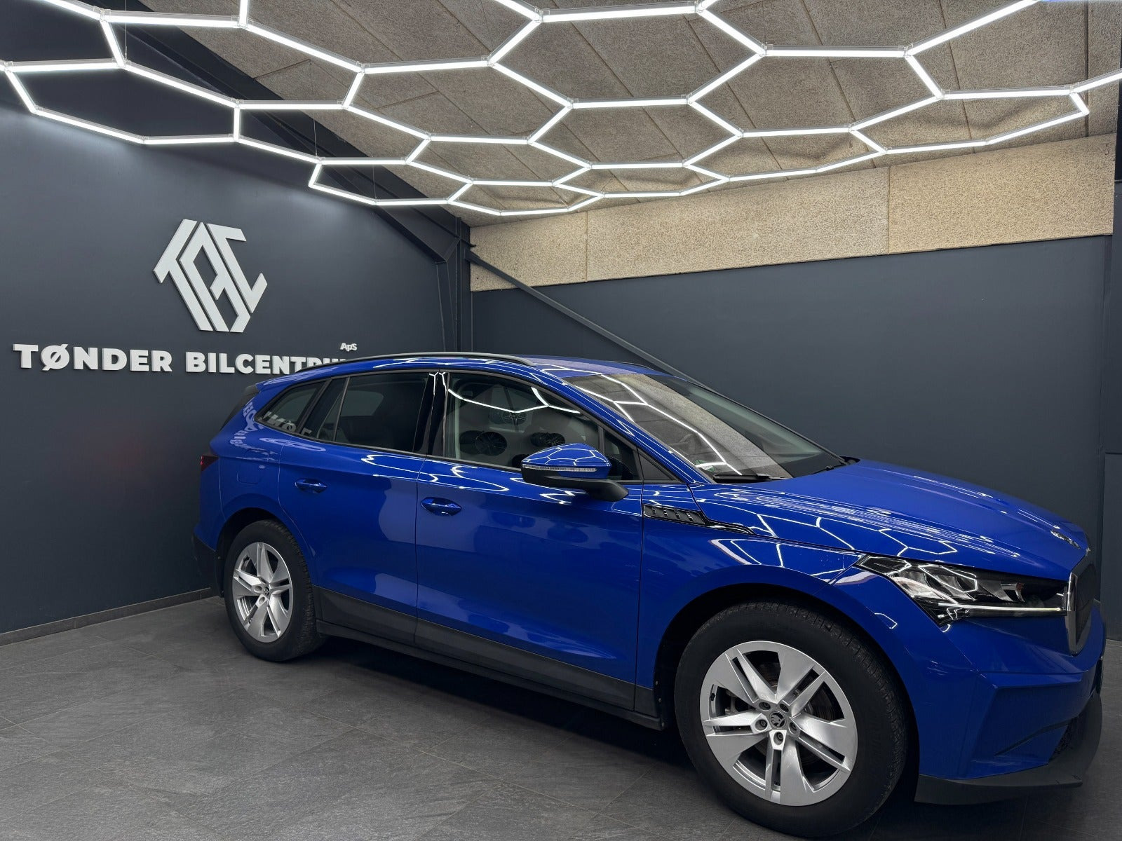 Blå Skoda Enyaq fra 2023