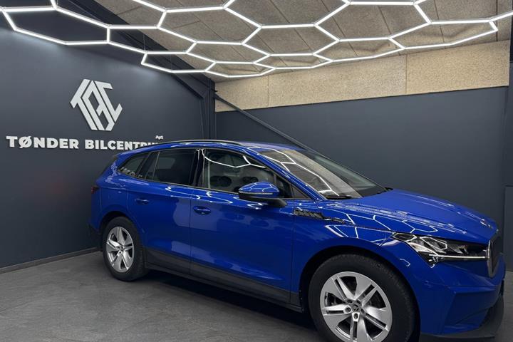 Blå Skoda Enyaq fra 2023