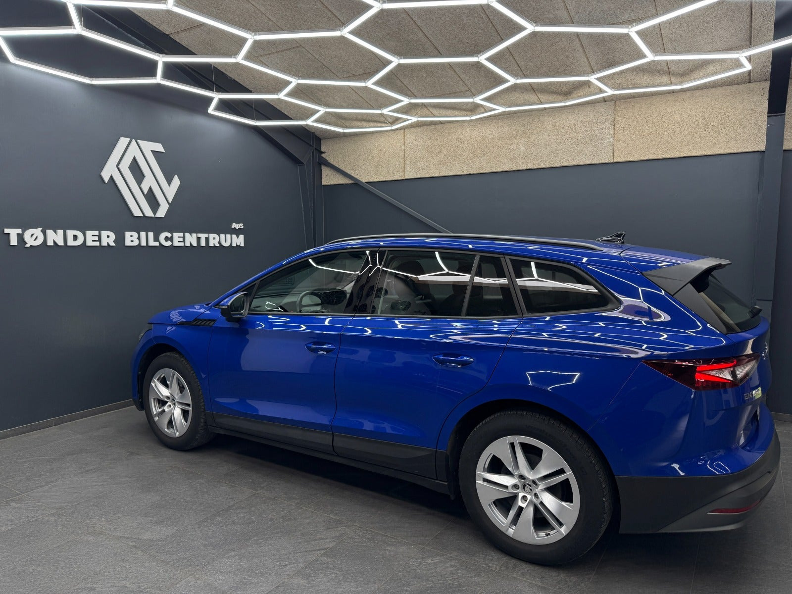 Blå Skoda Enyaq fra 2023