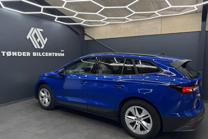 Blå Skoda Enyaq fra 2023