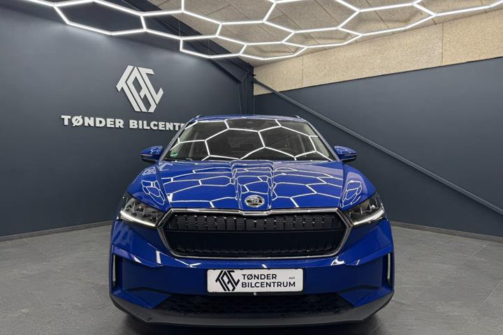 Blå Skoda Enyaq fra 2023