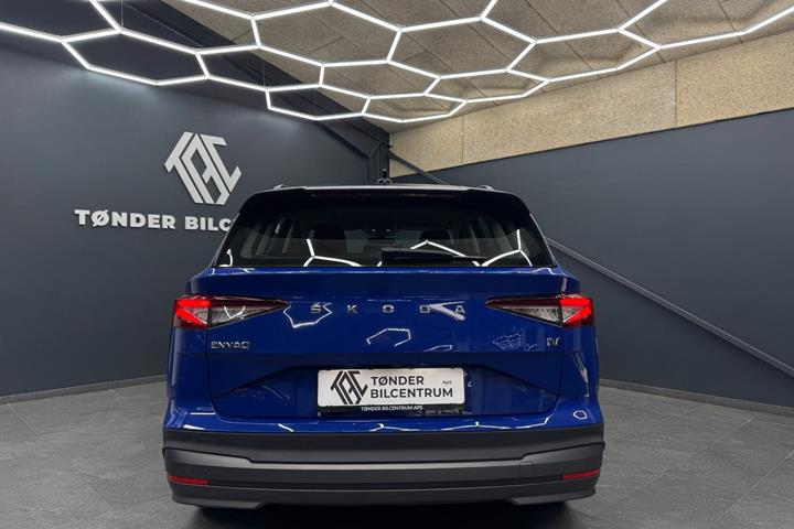 Blå Skoda Enyaq fra 2023