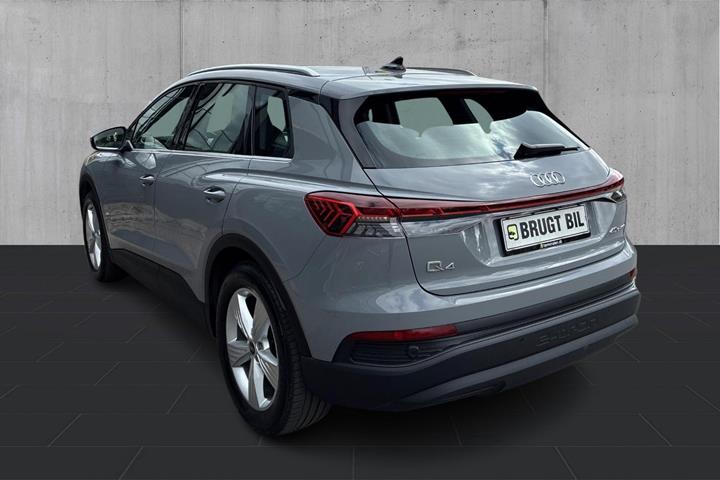 Grå Audi Q4 e-tron fra 2022