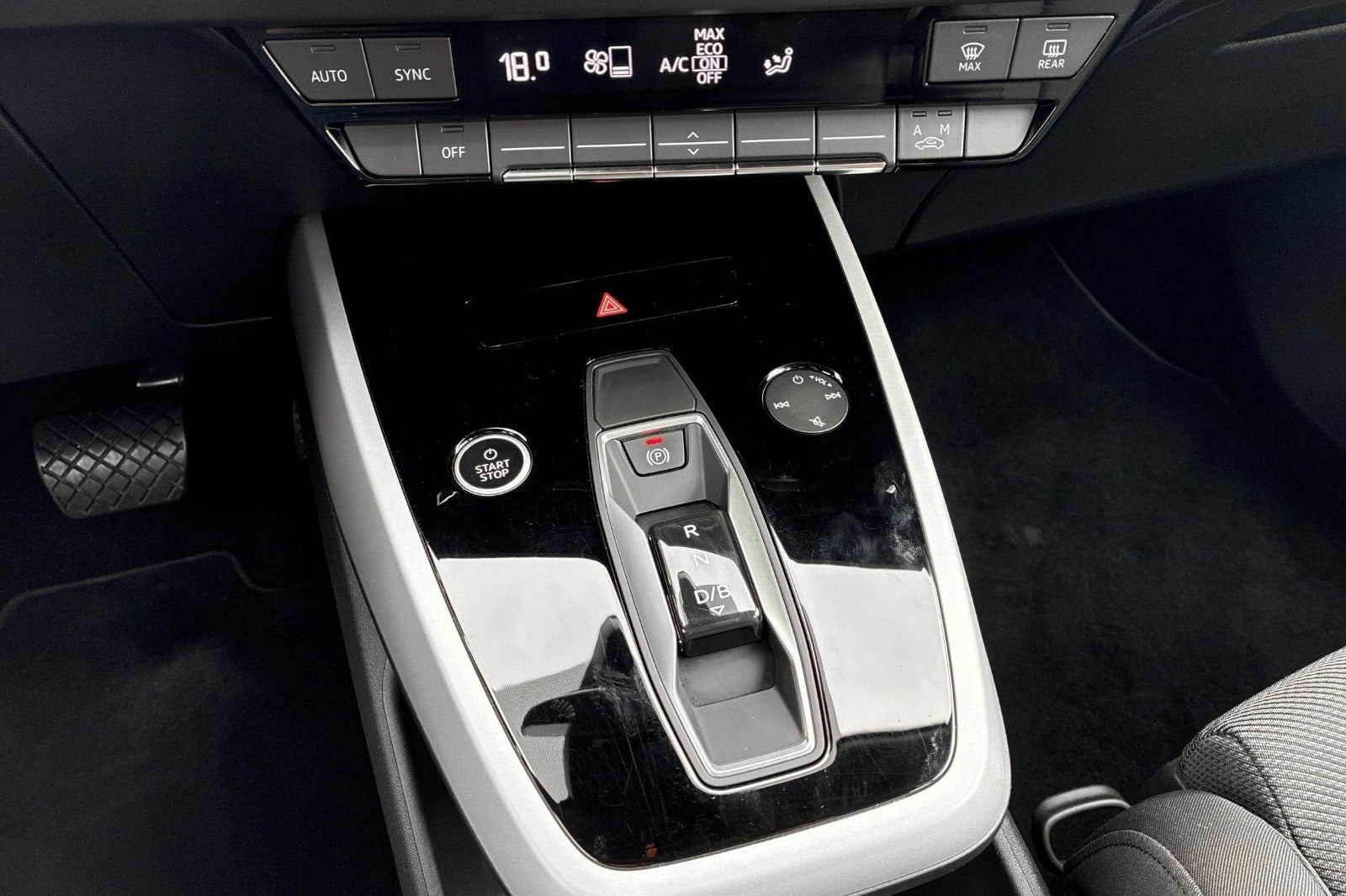 Grå Audi Q4 e-tron fra 2022