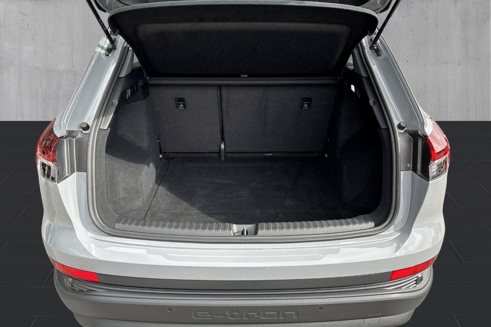 Grå Audi Q4 e-tron fra 2022
