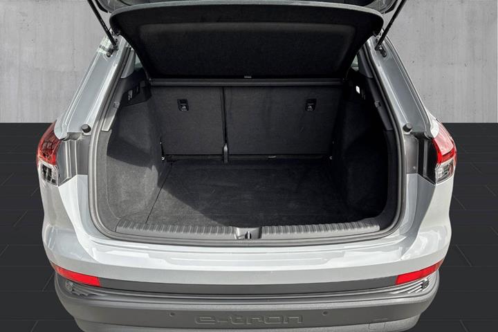 Grå Audi Q4 e-tron fra 2022