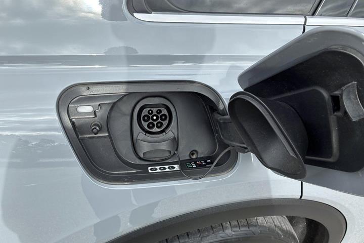 Grå Audi Q4 e-tron fra 2022