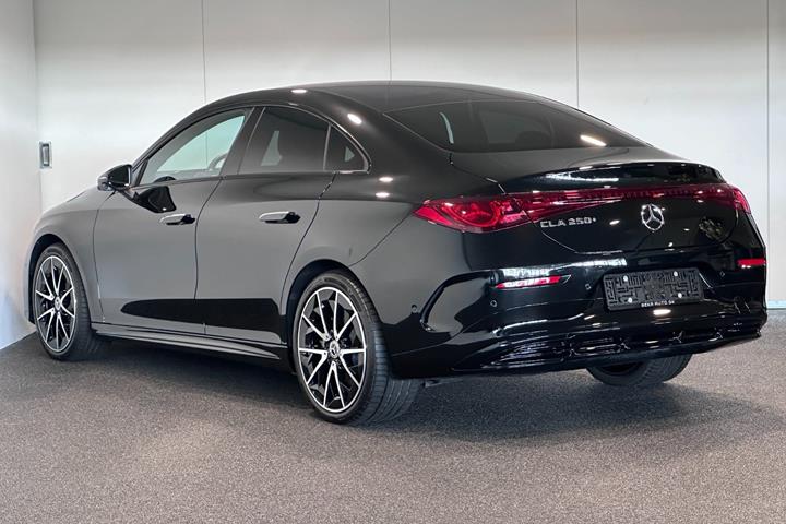 Sort Mercedes CLA250+ fra 2025