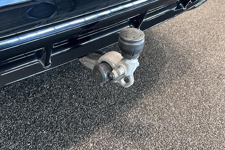 Sort Mercedes CLA250+ fra 2025